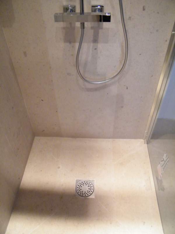 receveur de douche en pierre de taille